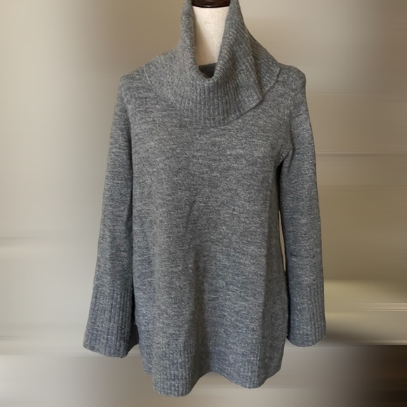 Ann Taylor Flare Sleeve Turtleneck Tunic Sweater Gray M - Picture 2 of 8